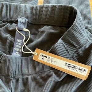 SKIMS SOFT LOUNGE LEGGING, WOMEN’S, COLOR GRAPHITE, SIZE XS